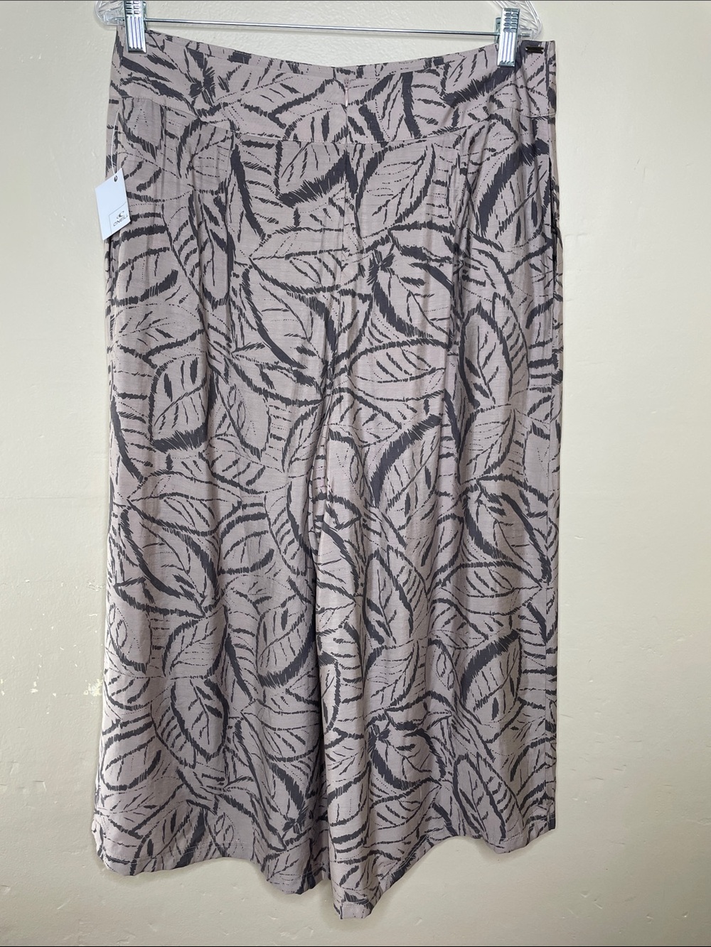 O’NEILL Taupe & Tan Leaf Print Fluid Wide Leg Cropped Gaucho Pants NWT XL